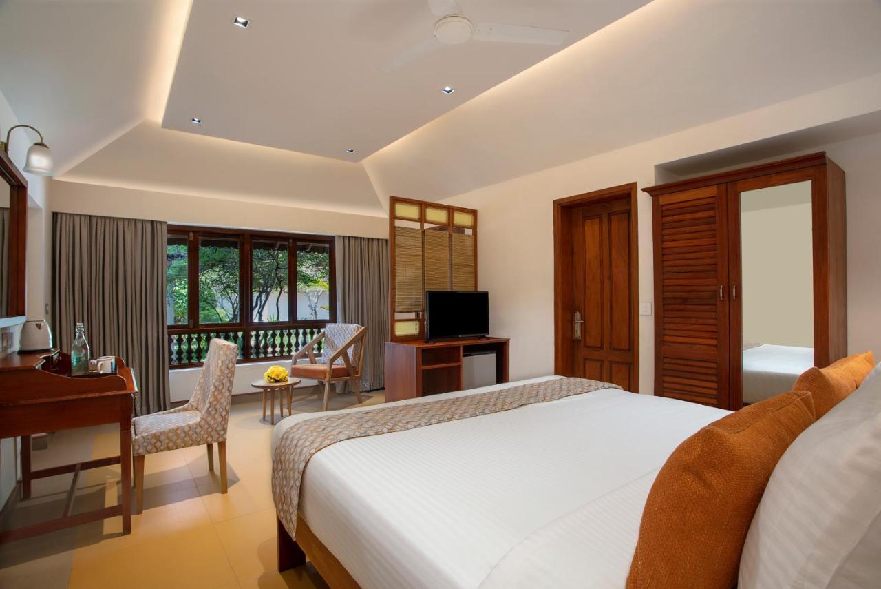 เอสชัวรี สโรวร ปอร์ติโก ปูวาร์ ไอส์แลนด์ Hotel Poovar ภายนอก รูปภาพ