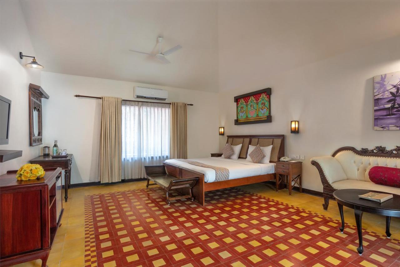 เอสชัวรี สโรวร ปอร์ติโก ปูวาร์ ไอส์แลนด์ Hotel Poovar ภายนอก รูปภาพ