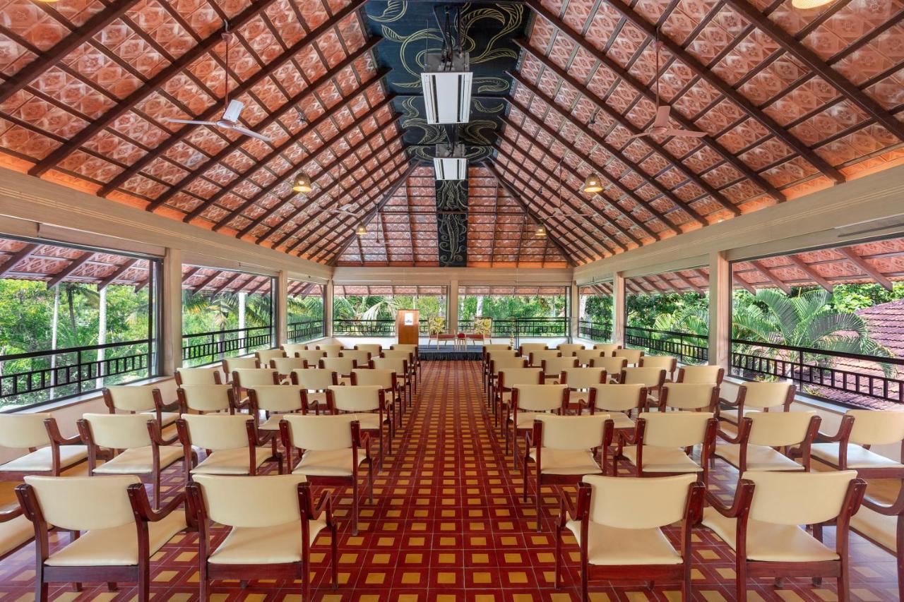 เอสชัวรี สโรวร ปอร์ติโก ปูวาร์ ไอส์แลนด์ Hotel Poovar ภายนอก รูปภาพ
