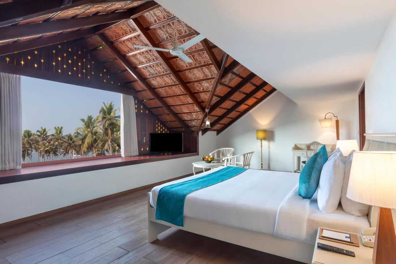 เอสชัวรี สโรวร ปอร์ติโก ปูวาร์ ไอส์แลนด์ Hotel Poovar ภายนอก รูปภาพ