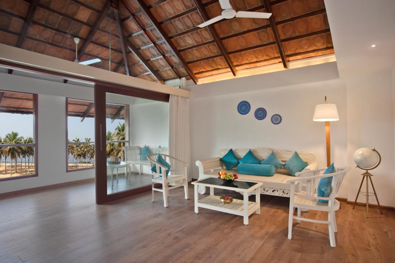 เอสชัวรี สโรวร ปอร์ติโก ปูวาร์ ไอส์แลนด์ Hotel Poovar ภายนอก รูปภาพ