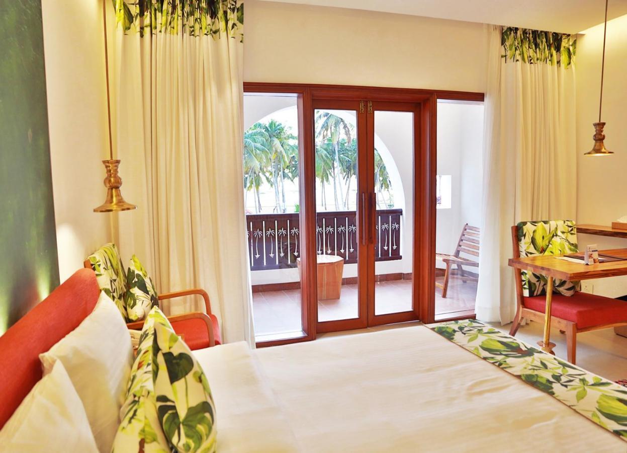 เอสชัวรี สโรวร ปอร์ติโก ปูวาร์ ไอส์แลนด์ Hotel Poovar ภายนอก รูปภาพ