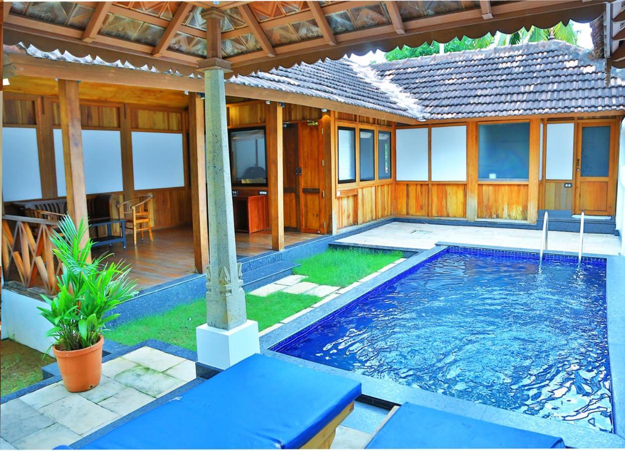 เอสชัวรี สโรวร ปอร์ติโก ปูวาร์ ไอส์แลนด์ Hotel Poovar ภายนอก รูปภาพ