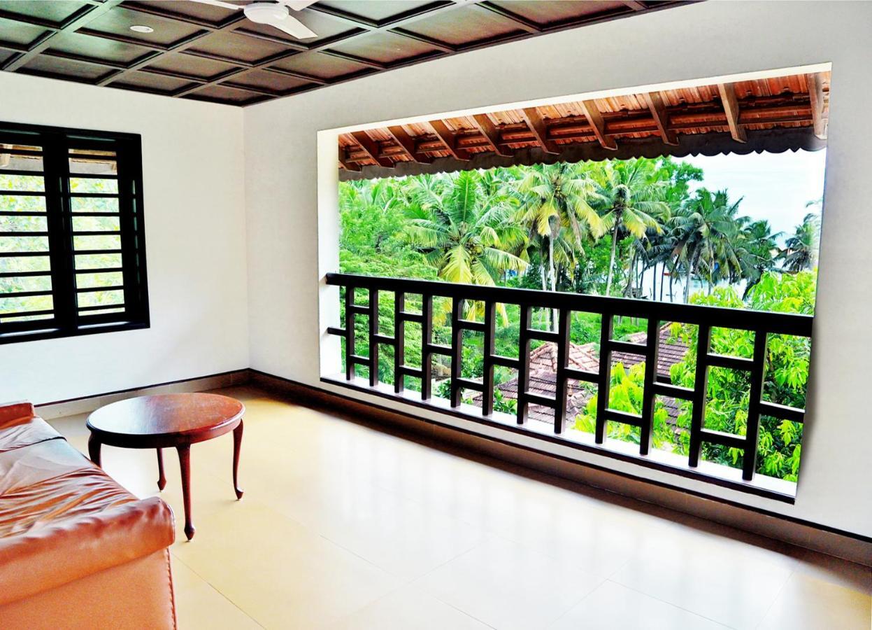 เอสชัวรี สโรวร ปอร์ติโก ปูวาร์ ไอส์แลนด์ Hotel Poovar ภายนอก รูปภาพ
