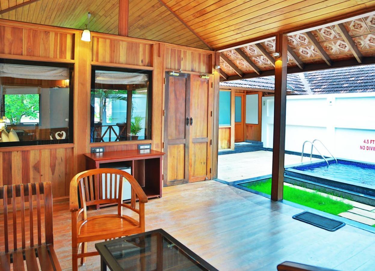 เอสชัวรี สโรวร ปอร์ติโก ปูวาร์ ไอส์แลนด์ Hotel Poovar ภายนอก รูปภาพ