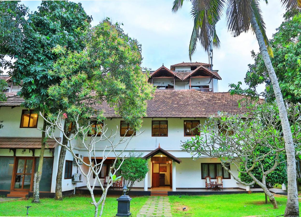 เอสชัวรี สโรวร ปอร์ติโก ปูวาร์ ไอส์แลนด์ Hotel Poovar ภายนอก รูปภาพ