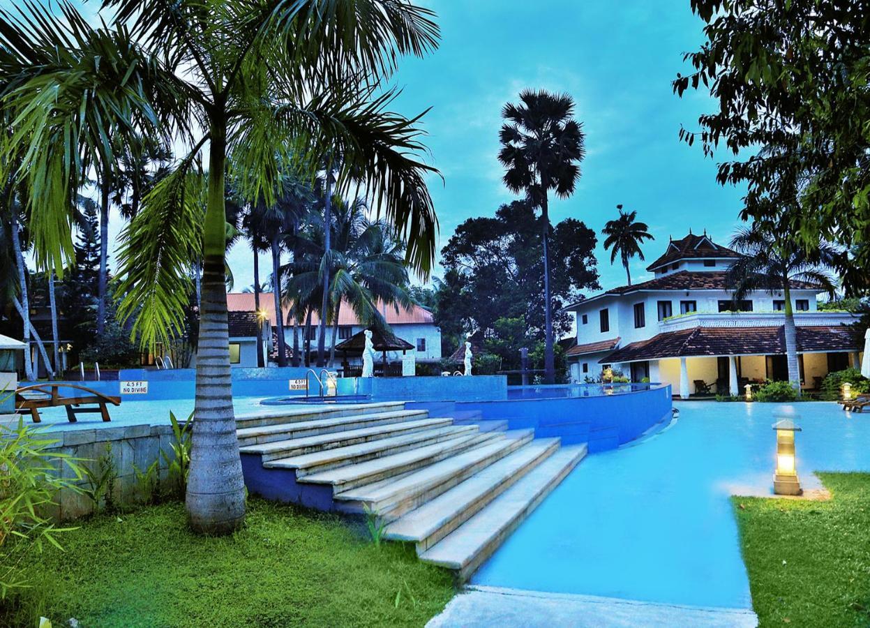 เอสชัวรี สโรวร ปอร์ติโก ปูวาร์ ไอส์แลนด์ Hotel Poovar ภายนอก รูปภาพ
