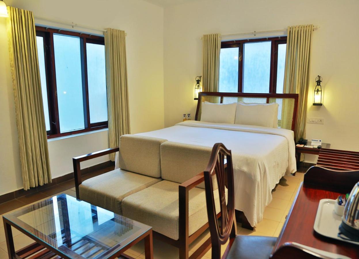 เอสชัวรี สโรวร ปอร์ติโก ปูวาร์ ไอส์แลนด์ Hotel Poovar ภายนอก รูปภาพ