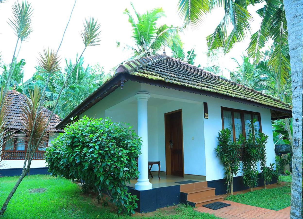 เอสชัวรี สโรวร ปอร์ติโก ปูวาร์ ไอส์แลนด์ Hotel Poovar ภายนอก รูปภาพ