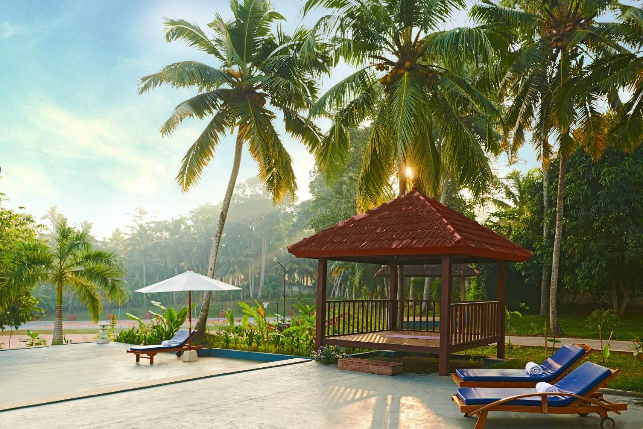 เอสชัวรี สโรวร ปอร์ติโก ปูวาร์ ไอส์แลนด์ Hotel Poovar ภายนอก รูปภาพ