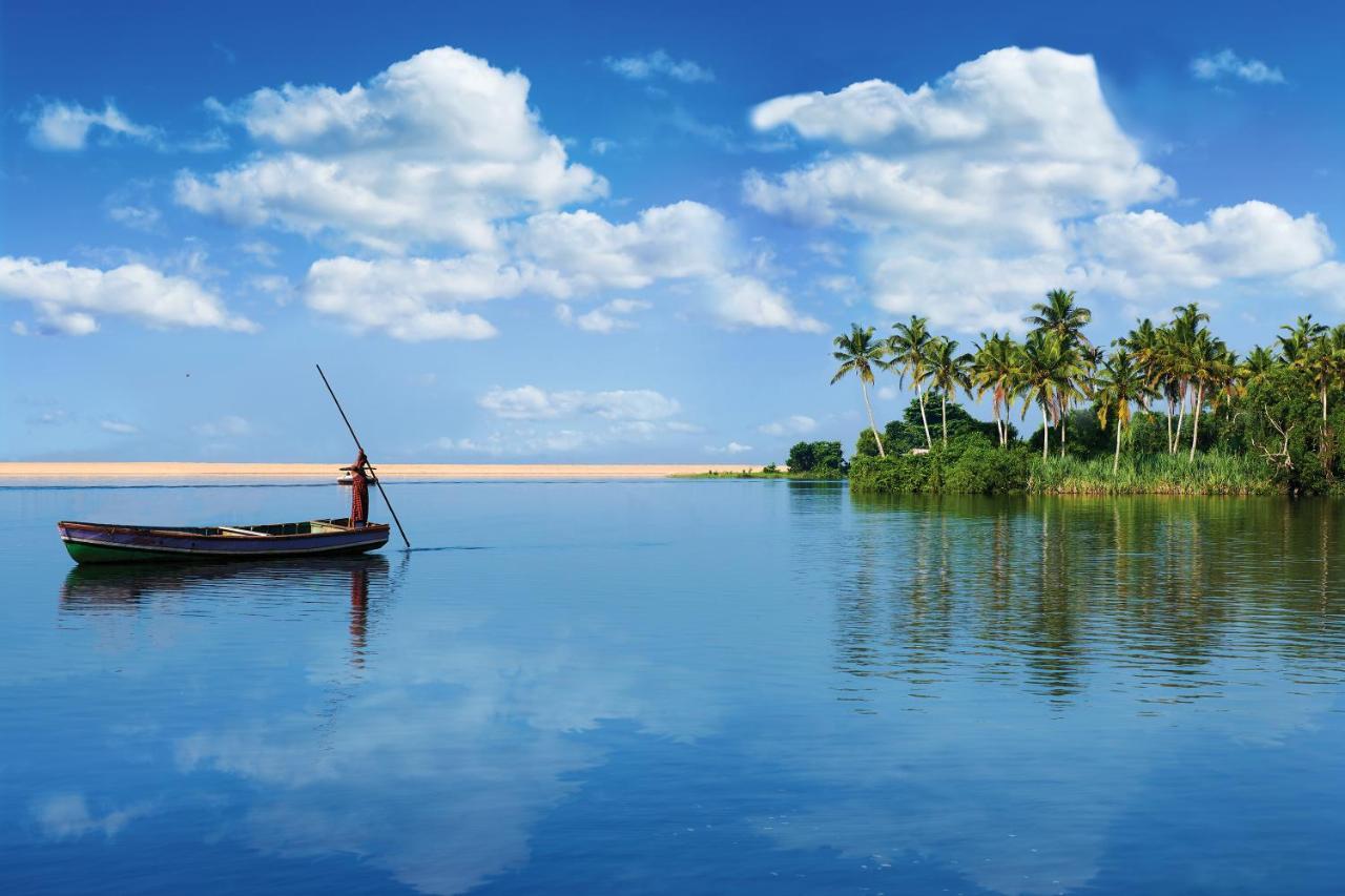 เอสชัวรี สโรวร ปอร์ติโก ปูวาร์ ไอส์แลนด์ Hotel Poovar ภายนอก รูปภาพ