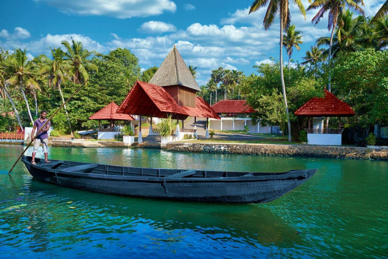 เอสชัวรี สโรวร ปอร์ติโก ปูวาร์ ไอส์แลนด์ Hotel Poovar ภายนอก รูปภาพ